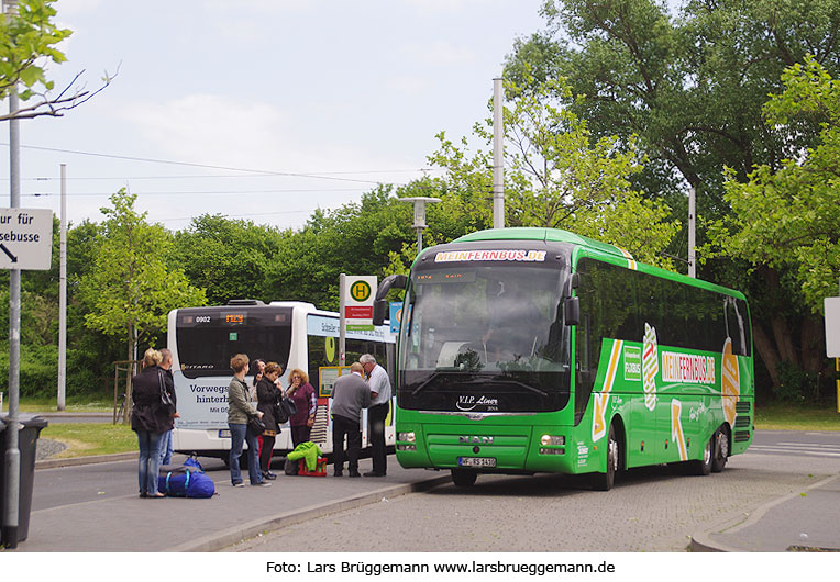 Ein Fernbus von Meinfernbus auf dem ZOB in Braunschweig