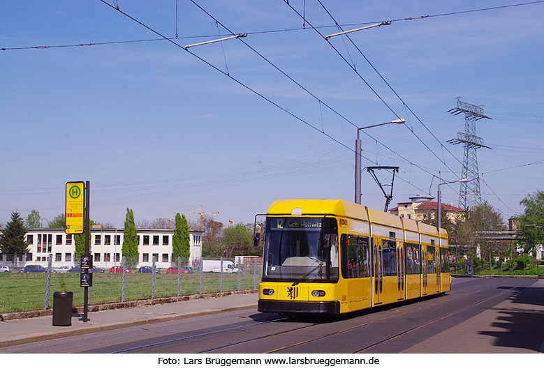 Die Haltestelle Oederaner Straße in Dresden von der Straßenbahn