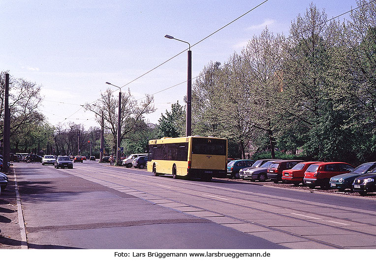 Bus - Straßenbahn in Dresden in der Fetscherstraße zur Kehre Johannstadt