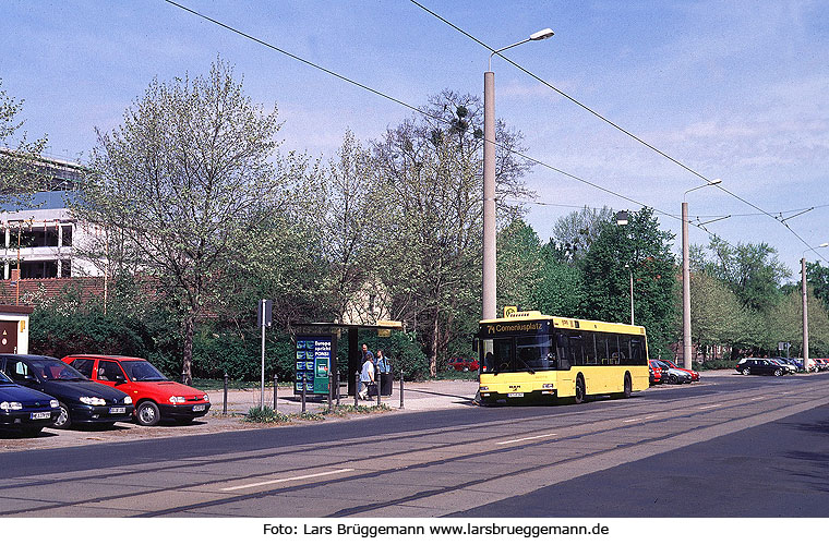 Bus - Straßenbahn in Dresden in der Fetscherstraße zur Kehre Johannstadt
