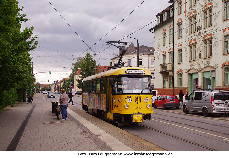 Die Kinderstraßenbahn Lottchen in Dresden an der Haltestelle Geblerstraße
