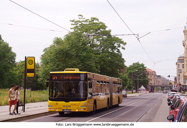 Die Straßenbahn-Haltestelle Schweriner Straße in Dresden