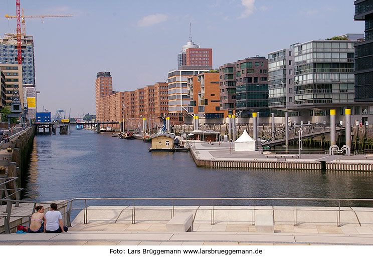 Die Hafencity in Hamburg - Magellan-Terassen mit dem Traditionsschiffhafen