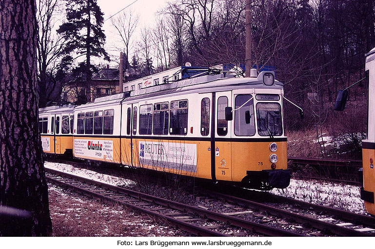 Ein GT4 bei der Straßenbahn in Nordhausen an der Haltestelle Parkallee