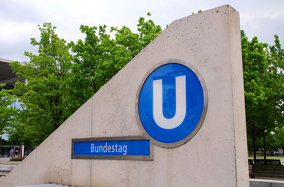Der U-Bahn Bahnhof Haselhorst der Berliner U-Bahn