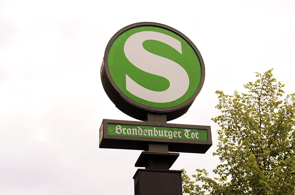 S-Bahn im Bahnhof Berlin Jannowitbrücke