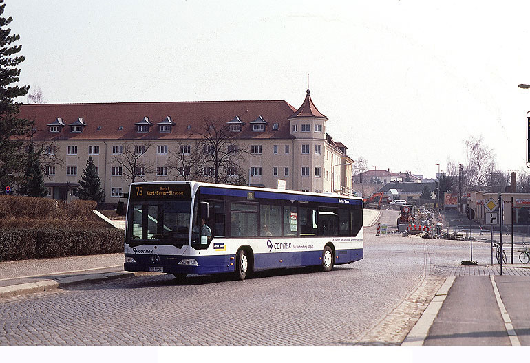 Der Taeter Tours Bus TT 203 mit Connex Werbung vor dem Bahnhof in Heidenau