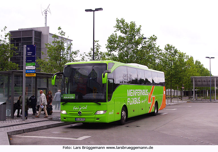 Ein Meinfernbus Flixbus am Bahnhof Berlin Südkreuz