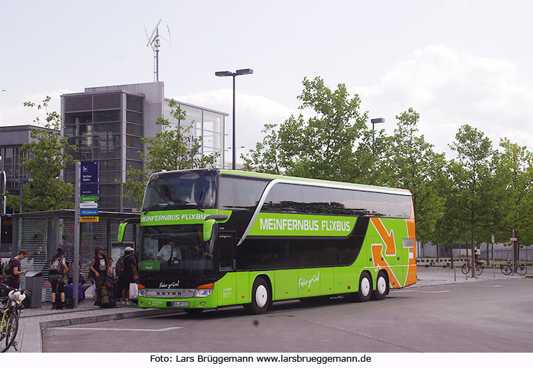 Foto Meinfernbus Flixbus an der Haltestelle Bahnhof Südkreuz in Berlin