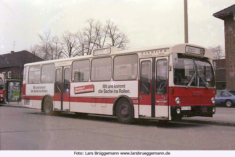 Ein VHH Bus am Bahnhof Bergedorf - der VHH 7430