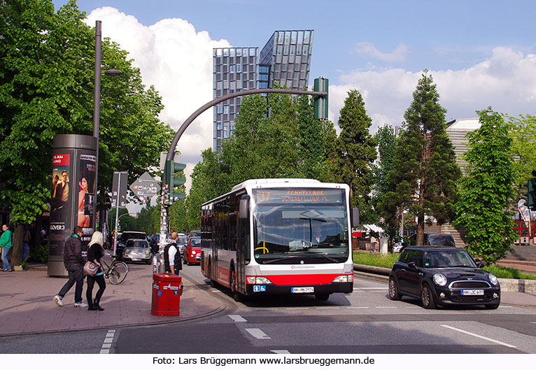 Hochbahn Schnellbus an der Haltestelle Davidstraße in Hamburg auf St. Pauli