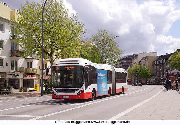 Hochbahn Volvo Hybridbus an der Haltestelle Bezirksamt Eimsbüttel