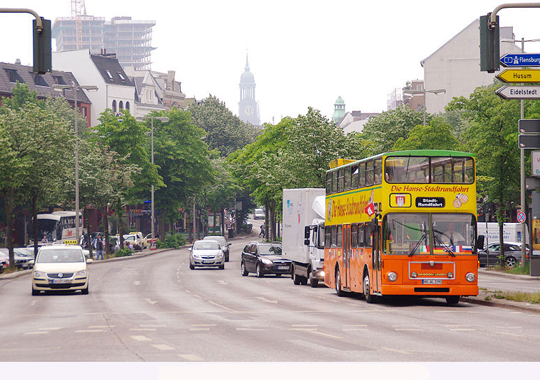 Stadtrundfahrt Bus in Hamburg auf der Reeperbahn