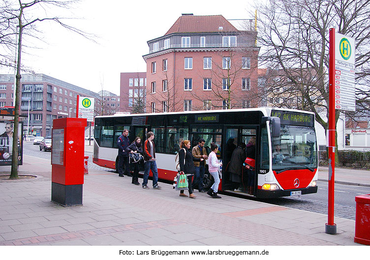 Ein Hochbahn-Bus in Hamburg-Harburg