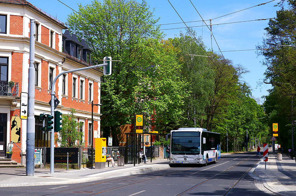 Ein RVSOE Bus an der Haltestelle Meußlitzer Straße in Dresden