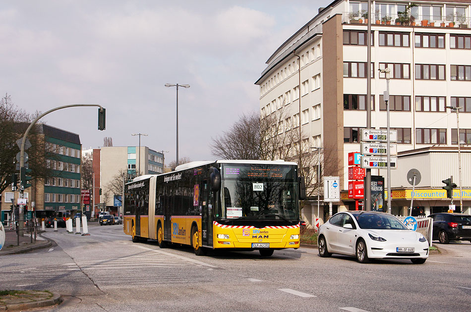 Ein SEV Bus von SBV Janßen aus Saterland am Bahnhof Hamburg-Altona