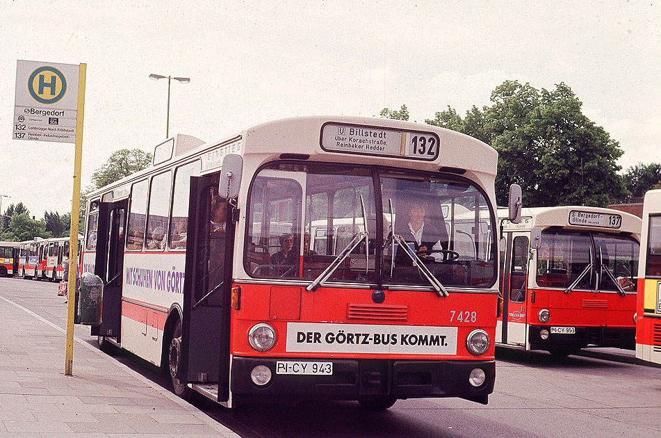 VHH Bus am Bahnhof Hamburg-Bergedorf auf dem ZOB