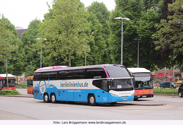 Ein Berlinlinienbus auf dem Hamburger ZOB
