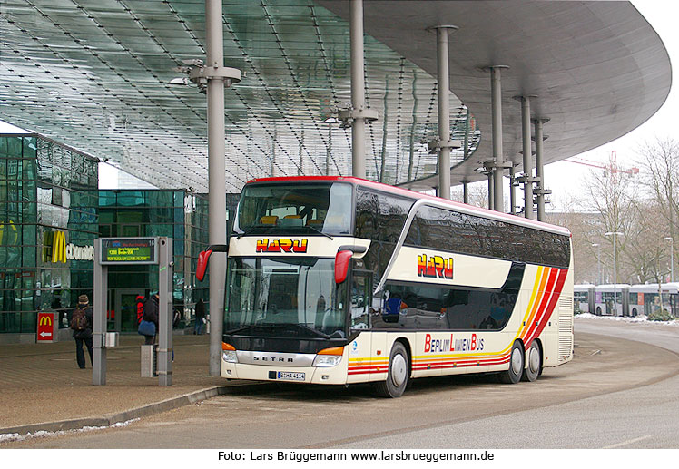 Ein HARU Bus im Einsatz beim Berlinlinienbus in Hamburg auf dem ZOB
