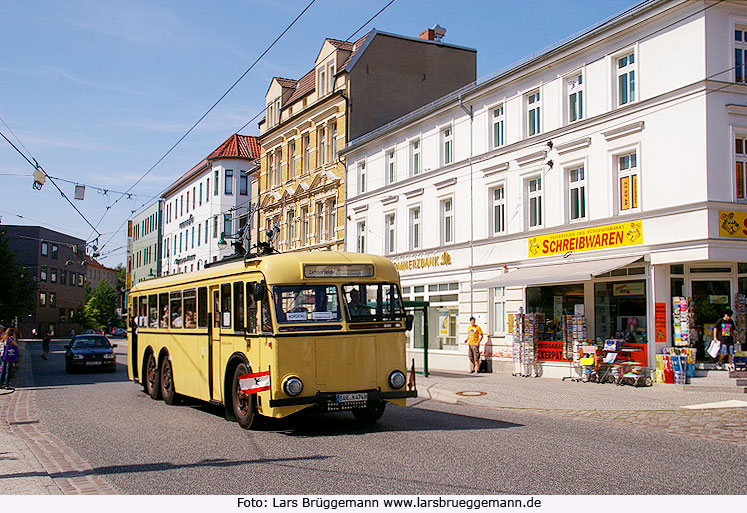 Der Obus in Eberswalde - Museumsfahrzeug aus Berlin - Haltestelle Am Markt