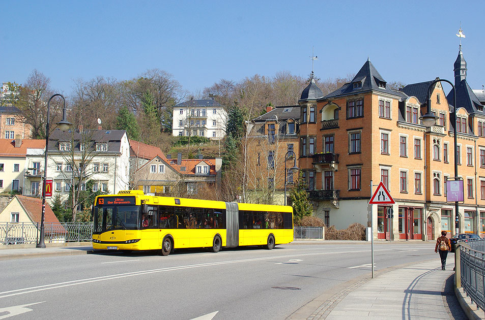 Ein Bus der DVB in Dresden kurz dem Blauen Wunder