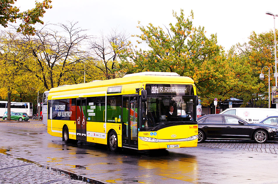 Mit Elektromobilität durch Berlin: Ein BVG Elektrobus am Bahnhof Zoo in Berlin