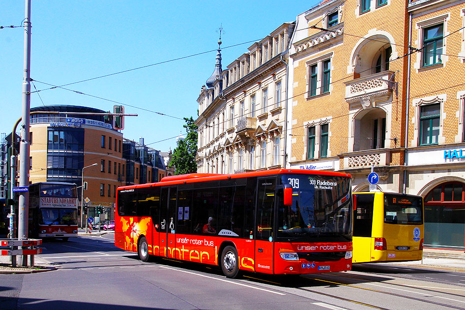 Ein Setra Bus von Unser Roter Bus an der Haltestelle Schillerplatz