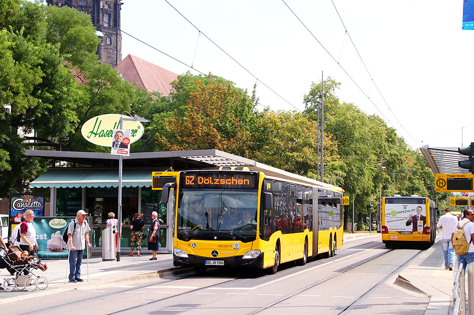 Ein Capa City der DVB an der Haltestelle Prager Straße in Dresden