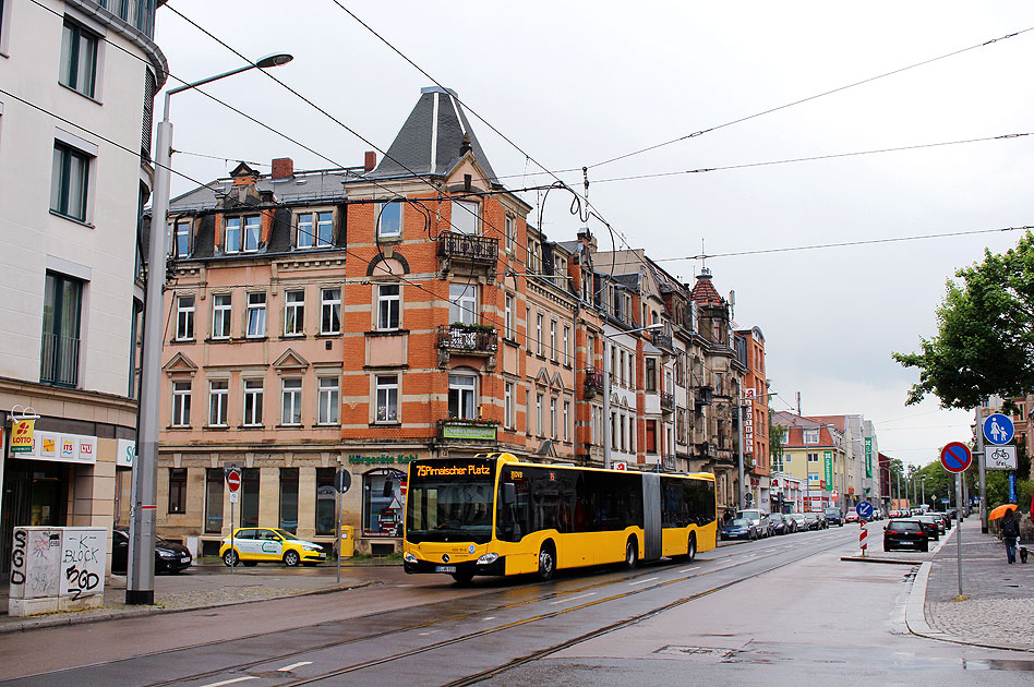Ein Bus an der Haltestelle Wasaplatz in Dresden