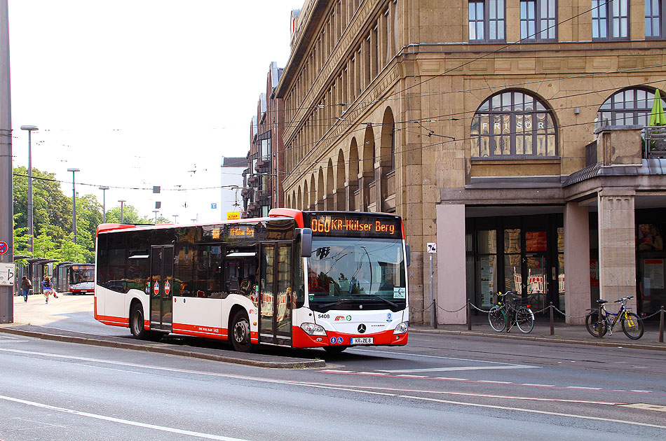 Ein Stadtbus der VBK in Krefeld vor dem Hbf