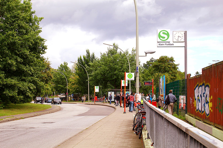 Die Bushaltestelle Bahnhof Klein Flottbek