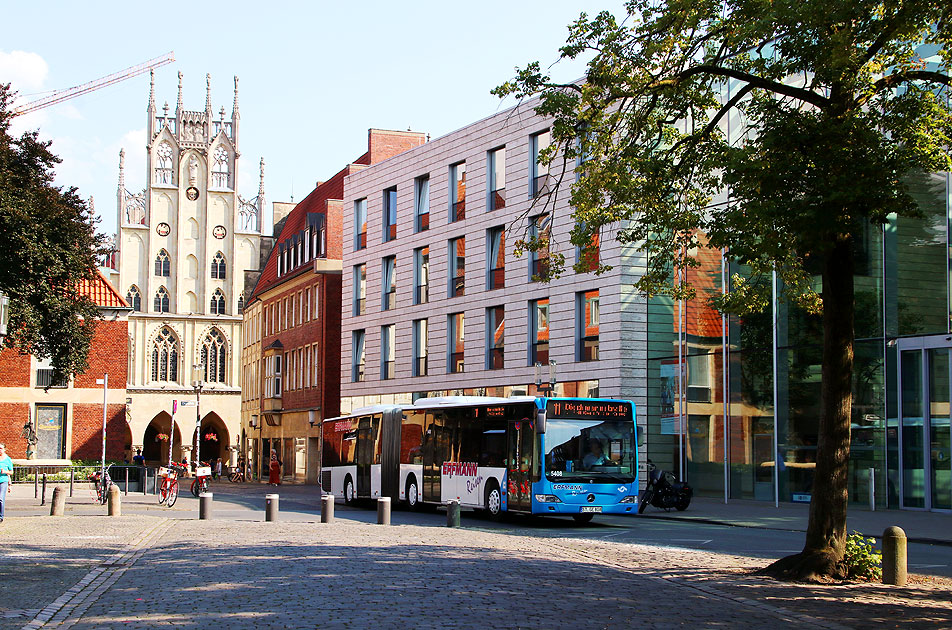 Ein Stadtbus in Münster auf dem Domplatz