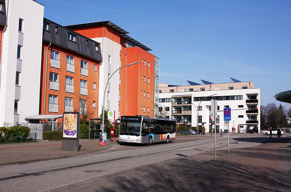 Ein VHH Bus an der Haltestelle Bahnhof Eidelstedt Zentrum