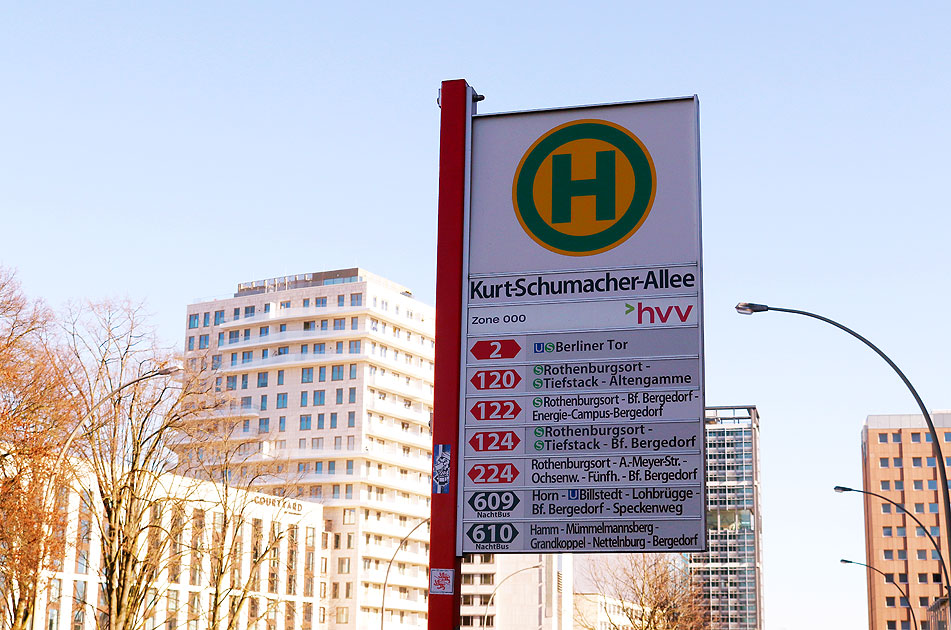 Die Bushaltestelle Kurt-Schuhmacher-Allee in Hamburg
