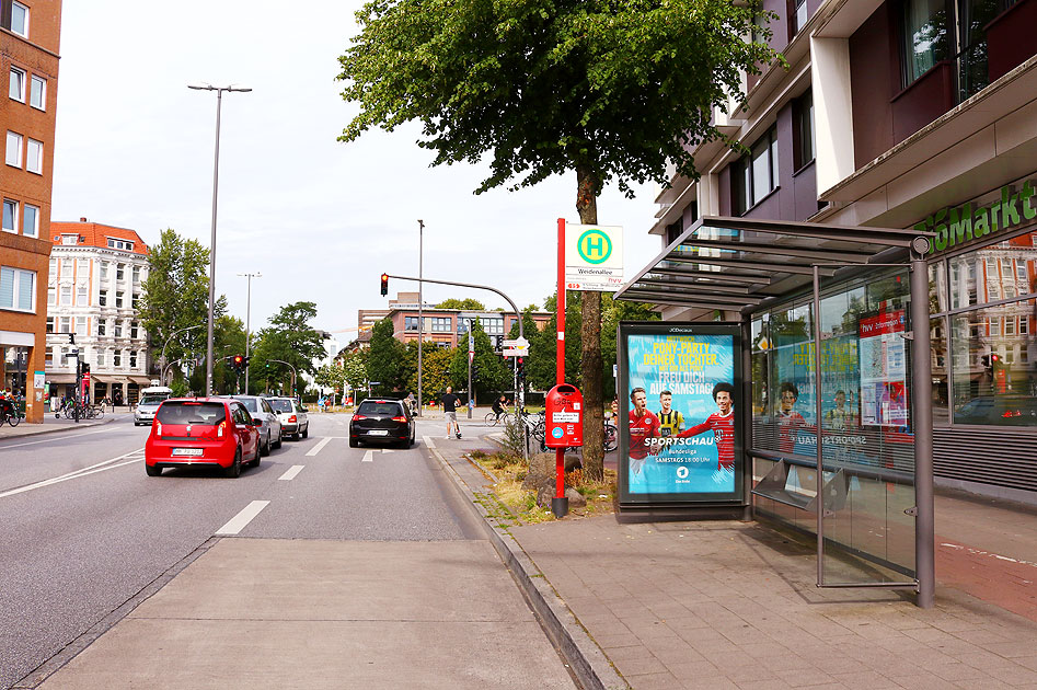 Die Bushaltestelle Weidenalle im Hamburger Schanzenviertel