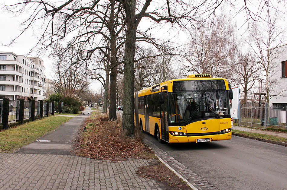 Ein DVB Bus in Dresden der Buslinie 85 an der Haltestelle Bärensteiner Straße