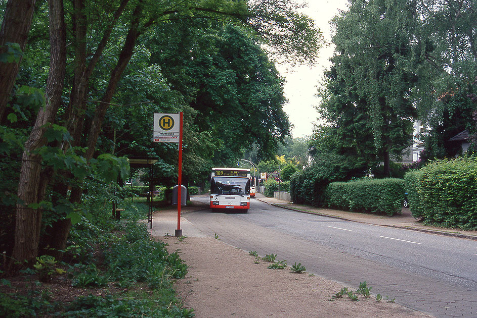 Ein KViP Bus in Hamburg an der Haltestelle Tietzestraße in Hamburg
