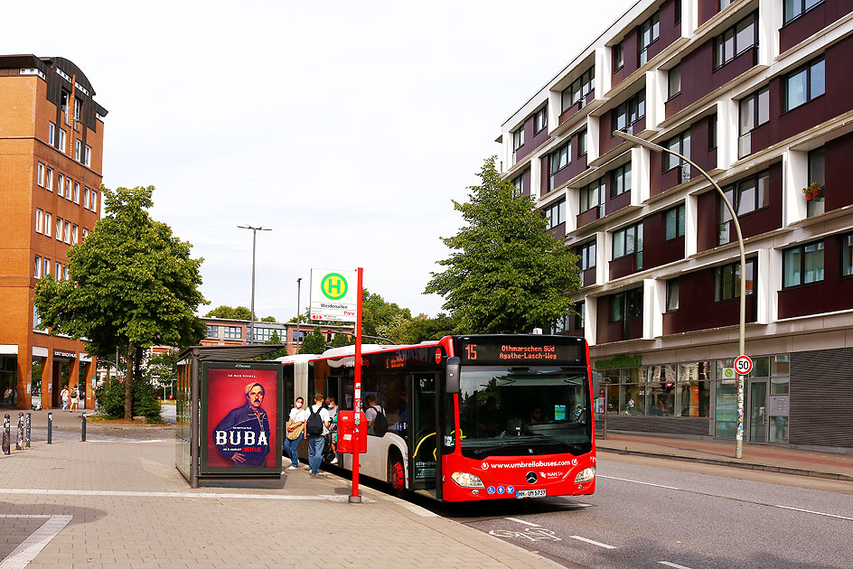 Die Bushaltestelle Weidenallee in Hamburg