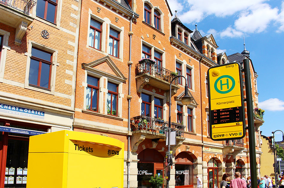 Die Bushaltestelle Körnerplatz in Dresden von der DVB