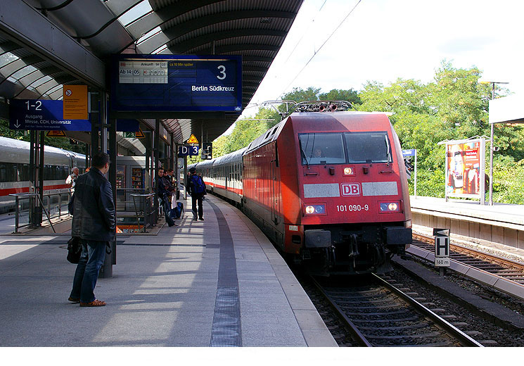 DB Intercity im Bahnhof Hamburg Dammtor