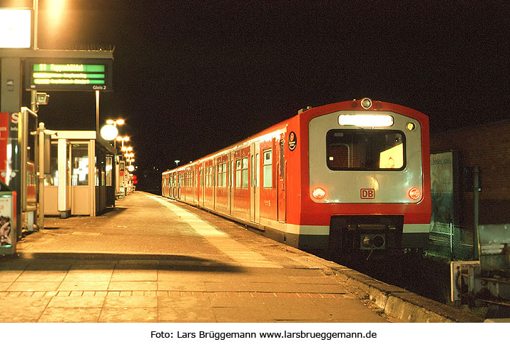DB Baureihe 472 im Bahnhof Wedel