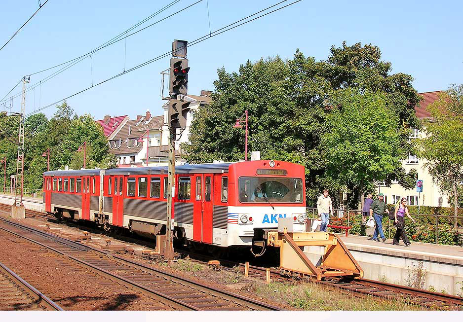 Ein AKN VT2E im Bahnhof Elmshorn
