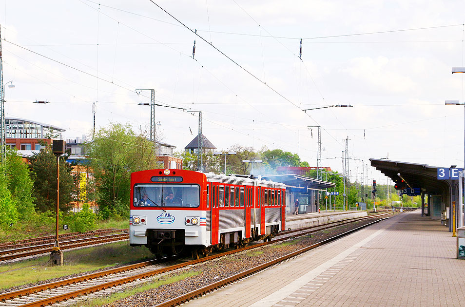 A.V.G. ex AKN VT2E Triebwagen im Bahnhof Lüneburg