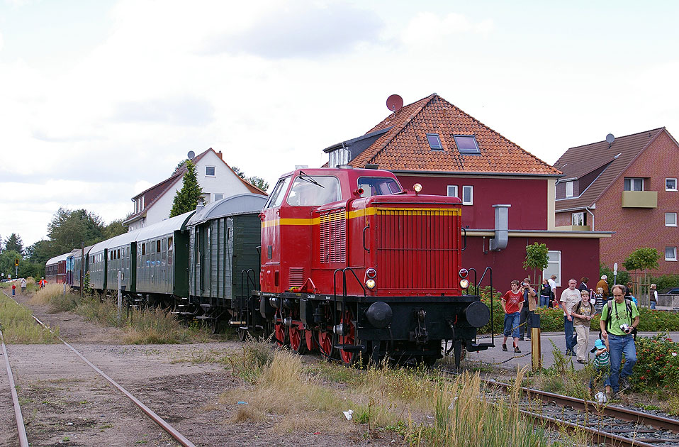 AVL Sonderzug im Bahnhof Bleckede