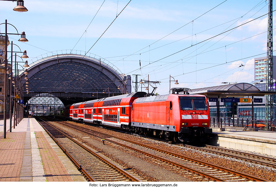 Lok der Baureihe 146 in Dresden Hbf mit einer S-Bahn nach Schöna