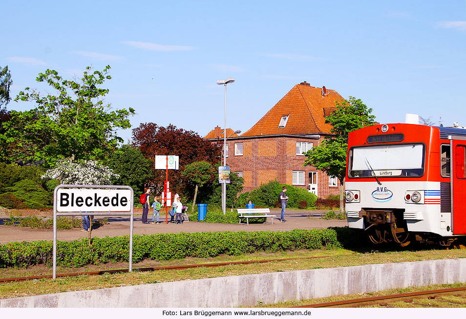 Sonderzug in Bleckede mit einem AKN VT2E Triebwagen