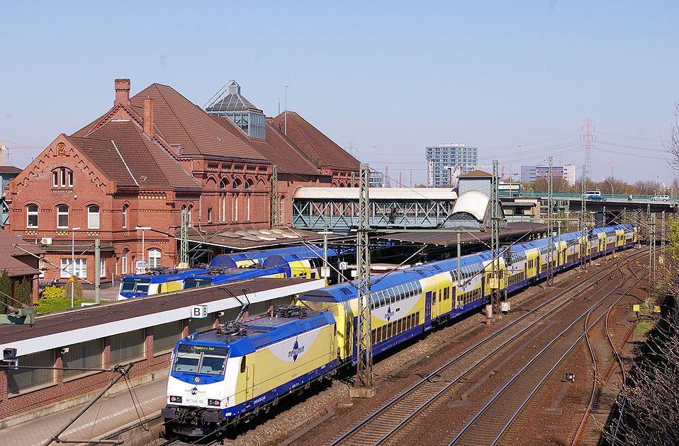 Der Metronom im Bahnhof Hamburg-Harburg