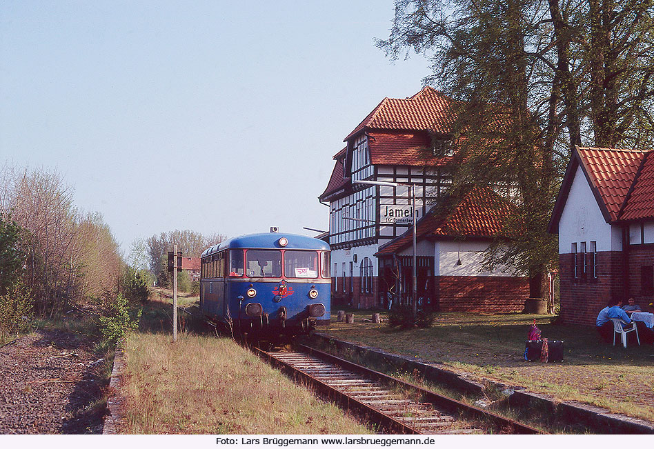 Der T5 der Prignitzer Eisenbahn im Bahnhof Jameln