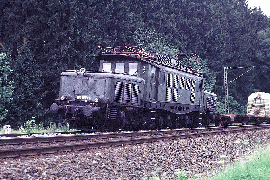 DB Baureihe 194 - das deutsche Krokodil - im Güterzugeinsatz in Bayern