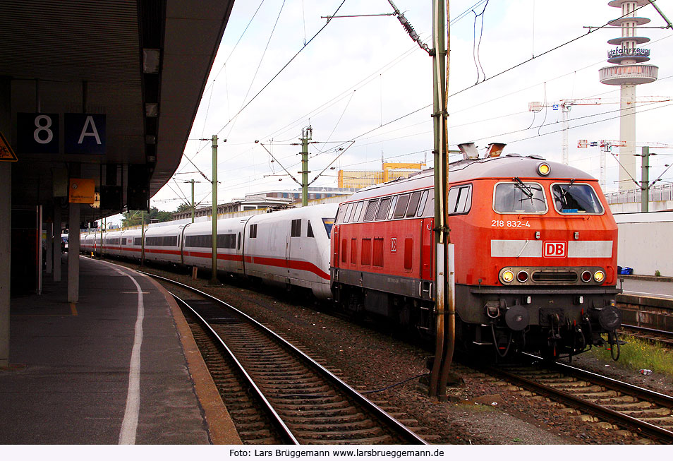 DB Baureihe 218 mit einem ICE in Hannover Hbf
